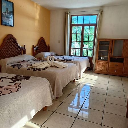 Hotel Camelinas Area Blanca Пацкуаро Экстерьер фото