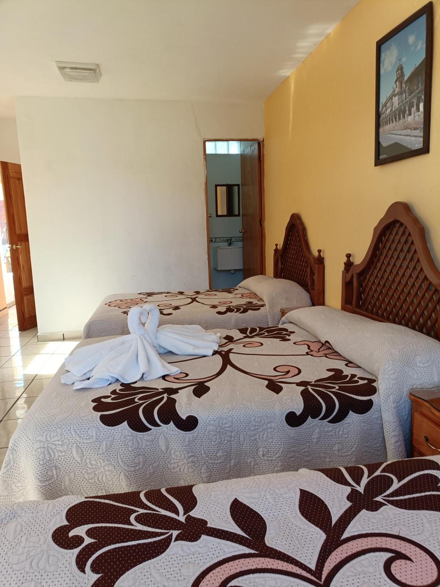 Hotel Camelinas Area Blanca Пацкуаро Экстерьер фото